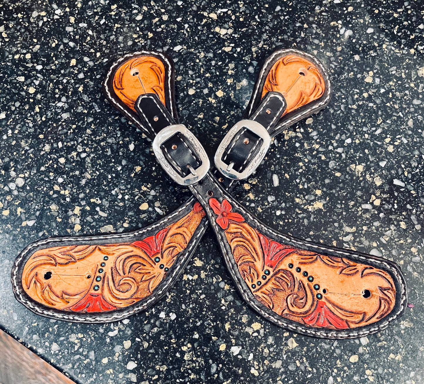 Spur straps